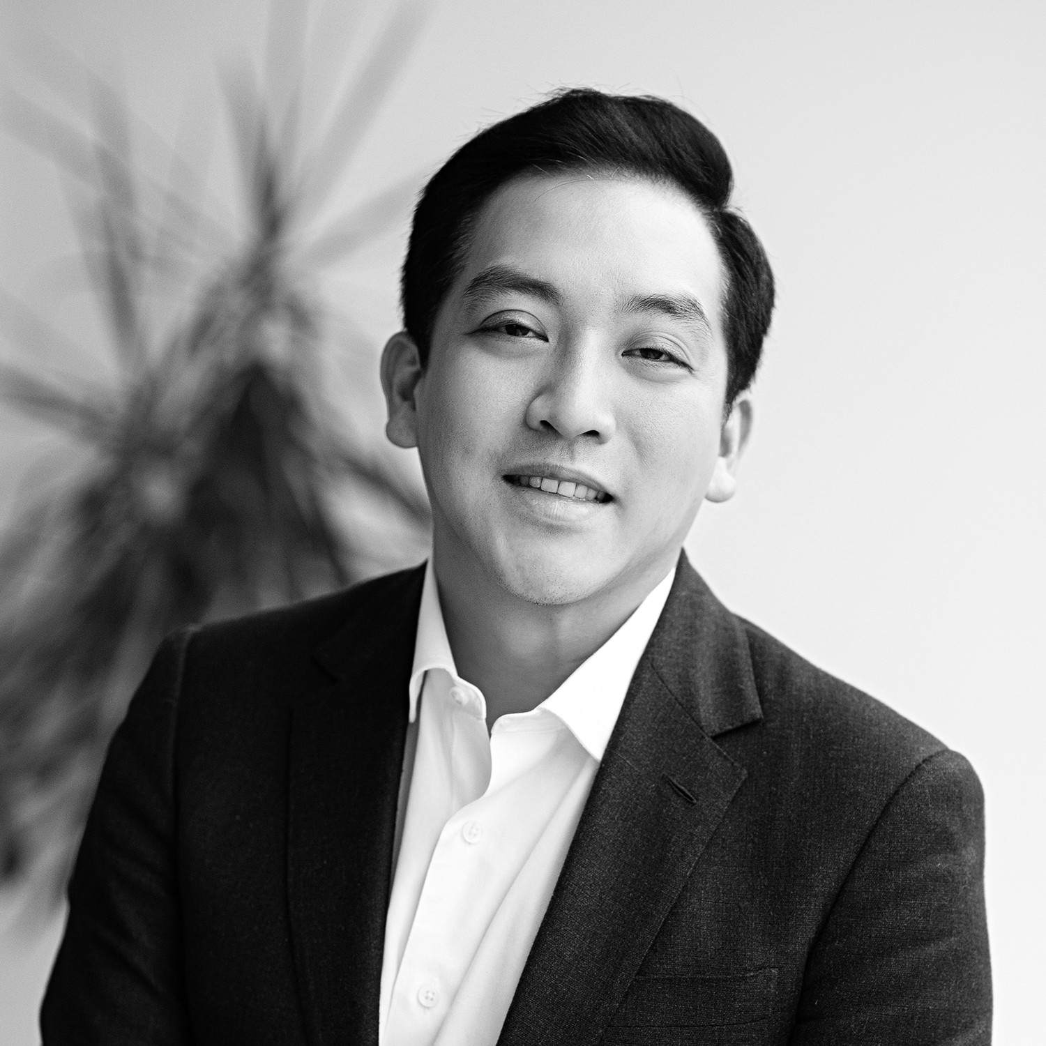 Black and white formal headshot of Jonathan Leu.